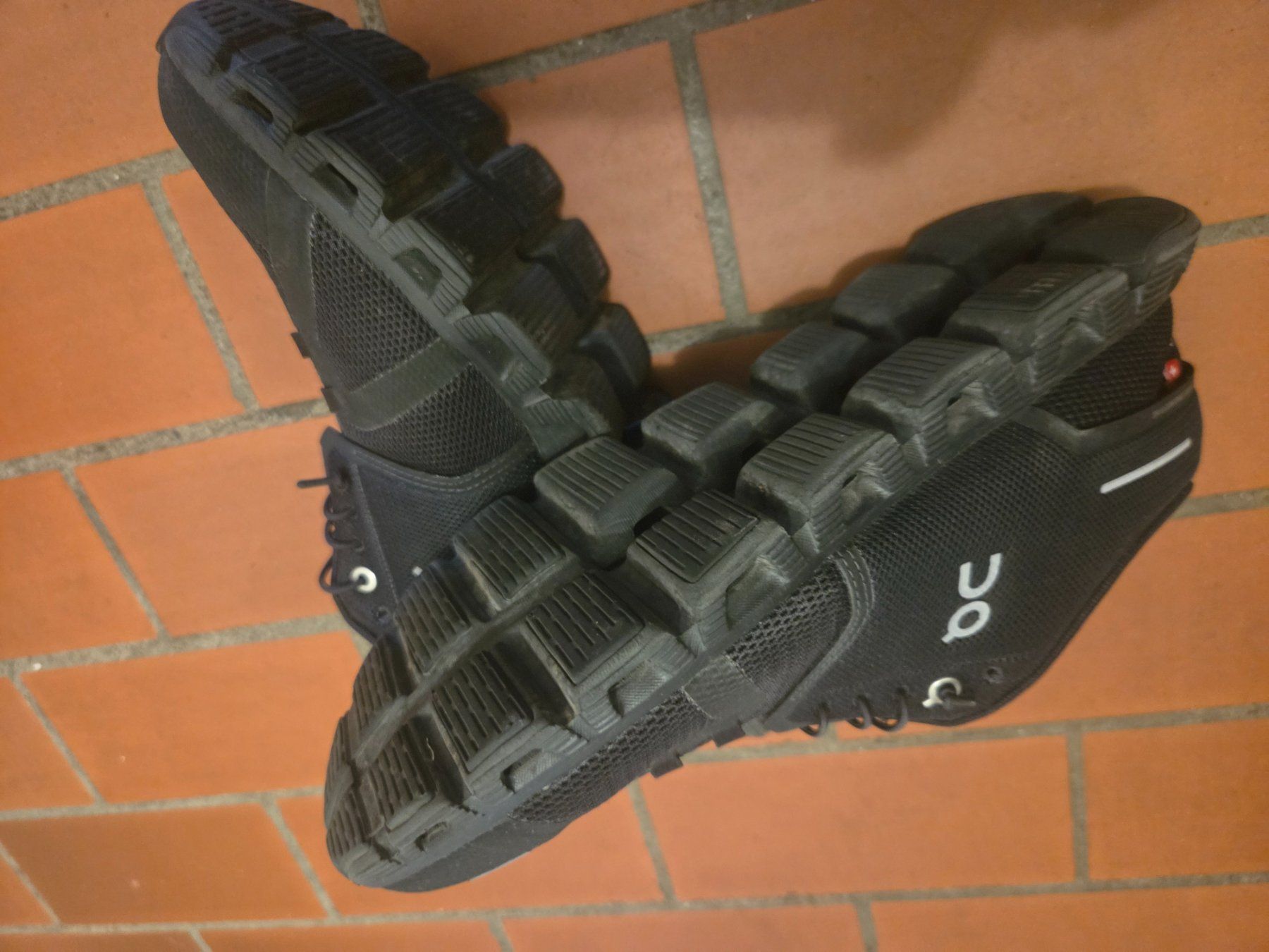 On Scarpe da uomo: Herrenschuhe "ON" 44 NEUWERTIG – Nuovo (secondo la descrizione) da Embrach venduto da Alian1 4
