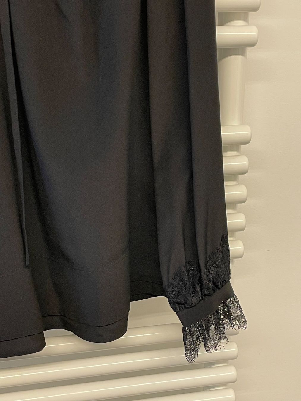 Marc Cain Camicette: Marc Cain Bluse mit Spitze Schwarz Grösse 38 / NR 3 – Nuovo (secondo la descrizione) da Chur venduto da Chanel72 2