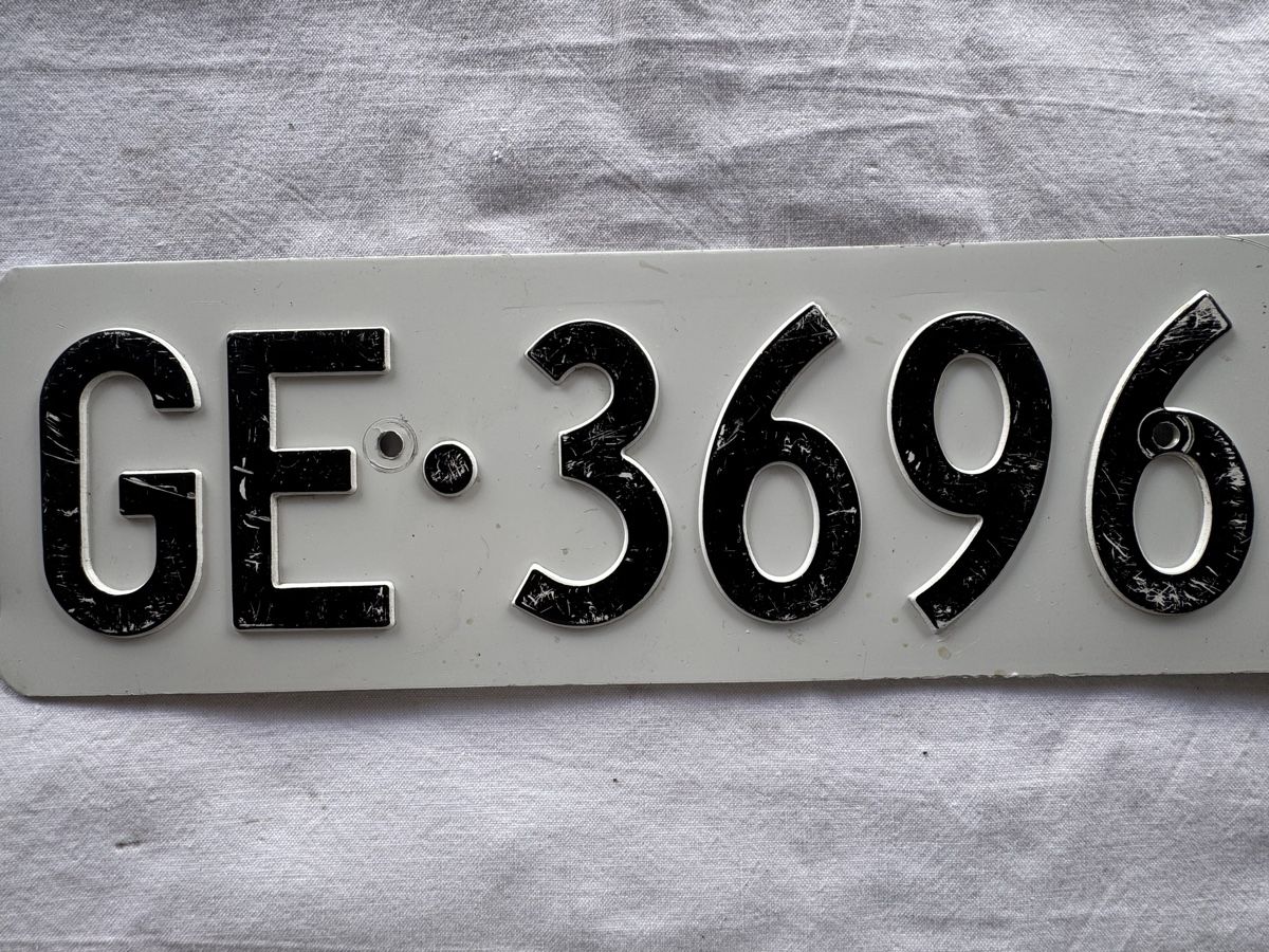 Insegne: Plaque immatriculation GENÈVE Autonummer Genf – Usato da GRAND - LANCY venduto da petitpain67 2