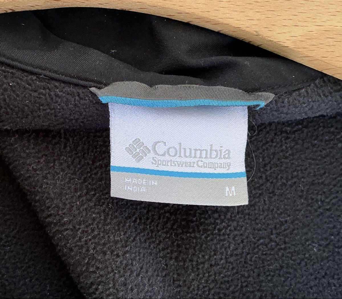Columbia Jacken: Columbia Softshell Jacke Schwarz Grösse M – Gebraucht aus Kreuzlingen von King_Artus 3