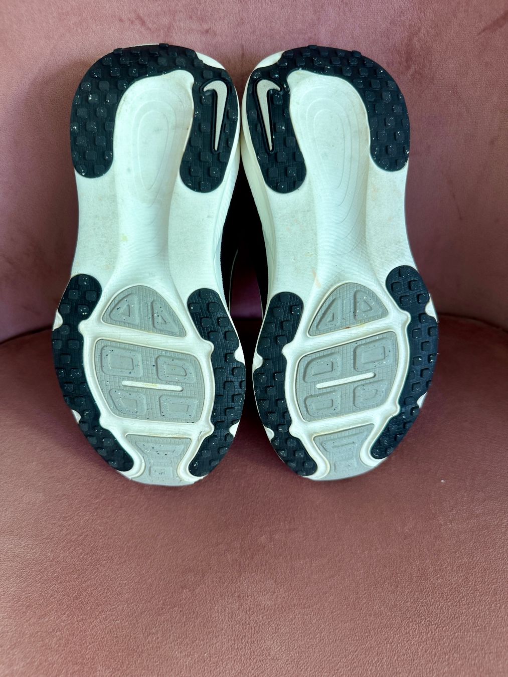 Nike Chaussures hommes: Nike VOMERO 18 - Kinderschuh – D'occasion à Luzern par gringostar79 4