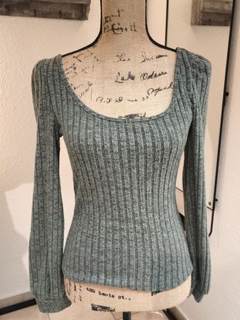 Damen Langarmshirt gerippt grün Grösse XS guter Zustand
