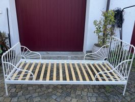 Metallbett weiss ausziehbar mit Matratze guter Zustand
