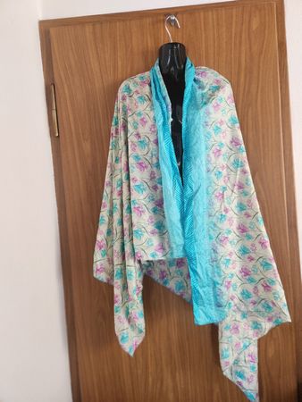 Écharpe  en soie imprimé floral bleu/violet 