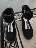 Schöne schwarze Damenschuhe