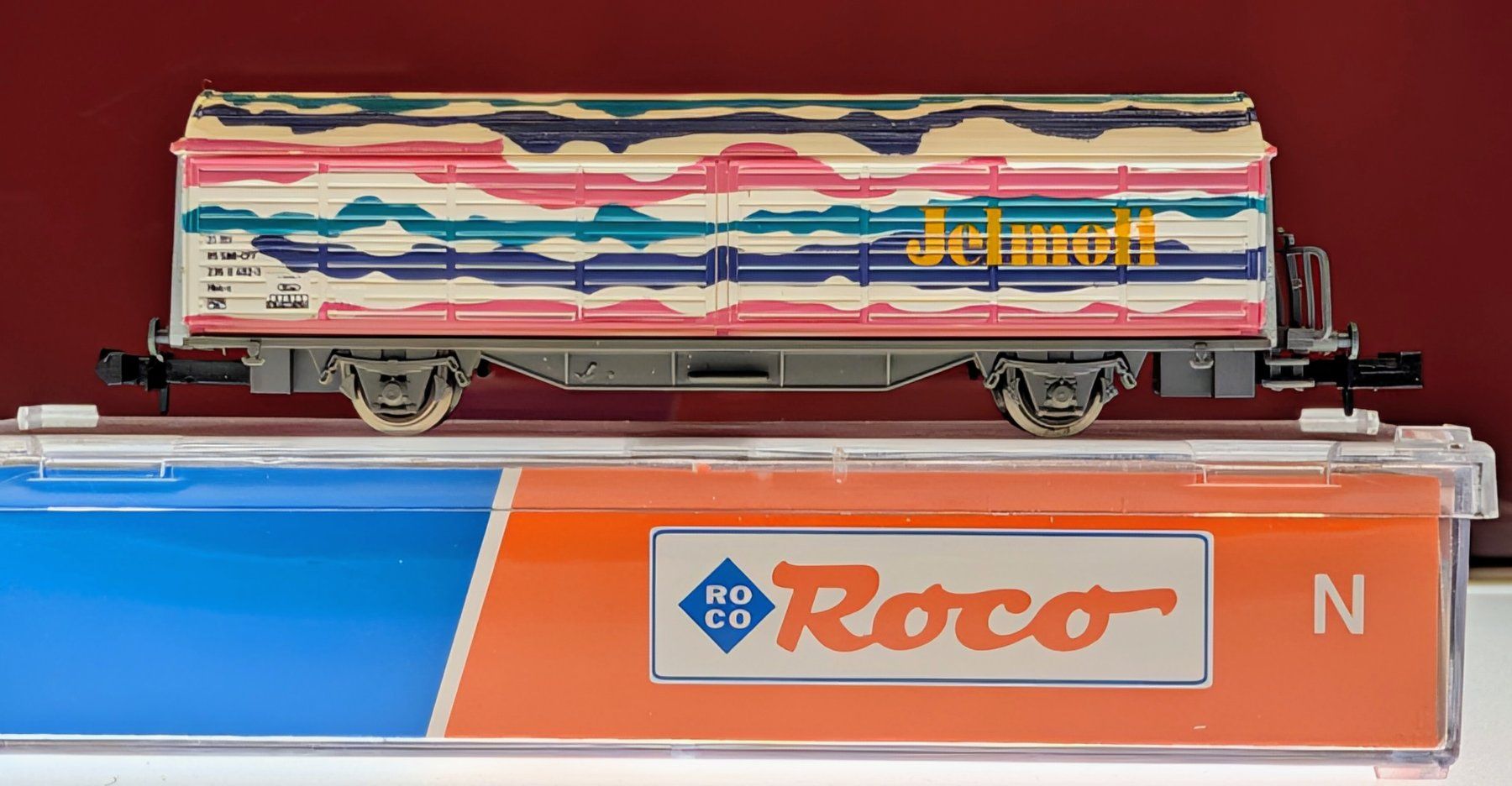 Roco Modelleisenbahnen: Spur N "Jelmoli" Güterwagen von Roco – Gebraucht aus Reinach BL von angus74