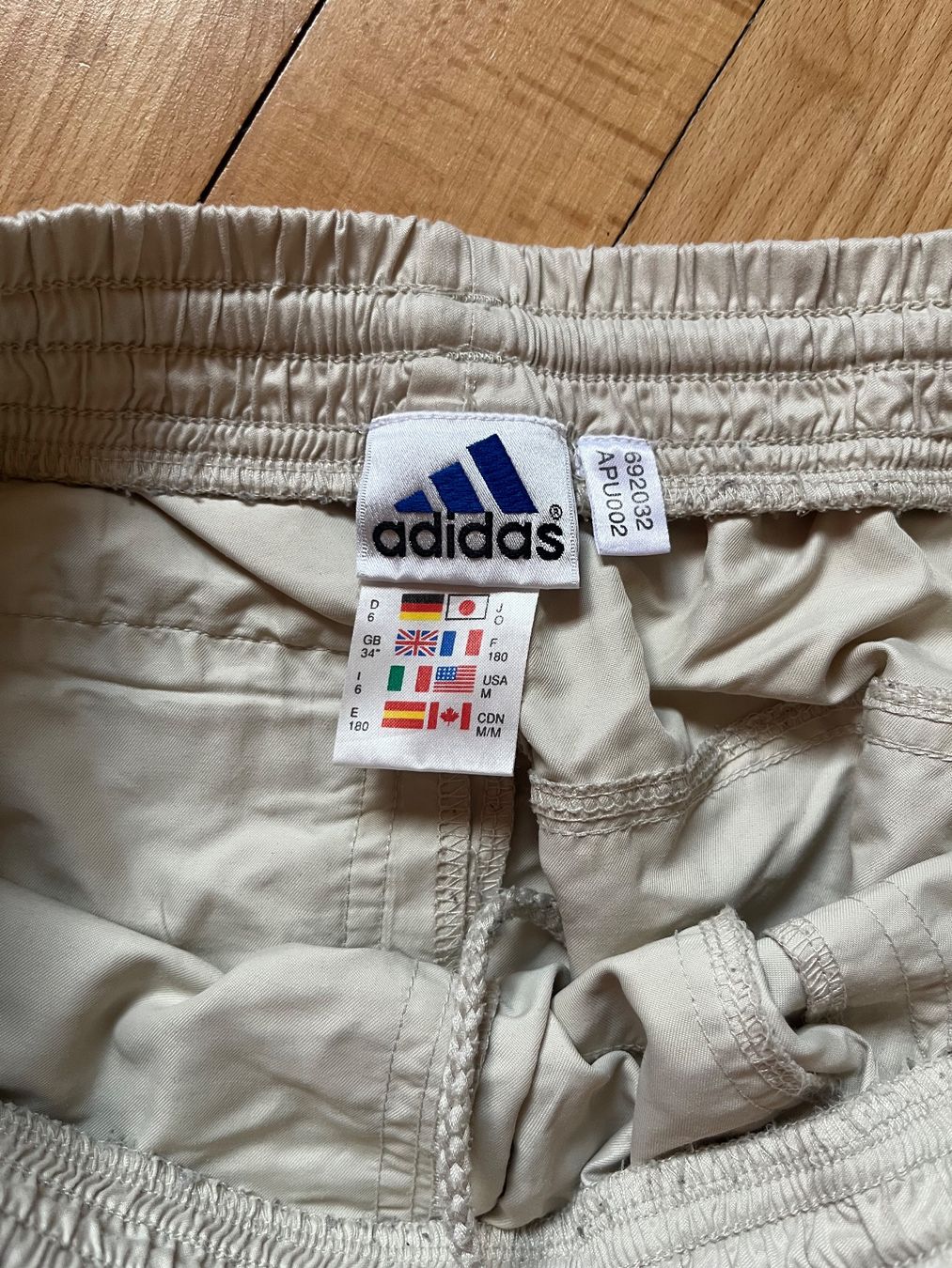 Adidas Pantaloni: Adidas Trackpants beige M – Usato da Niederscherli venduto da noa_tc6b 2