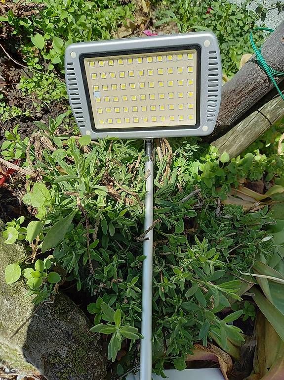 Lampade: LED-Lampen, Leuchten LED – Usato da Au SG venduto da Dhana03