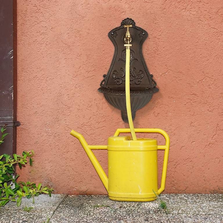 Stagni & Fontane ornamentali: Wandbrunnen mit Verzierung – Usato da Gerlafingen venduto da Tsuru 2
