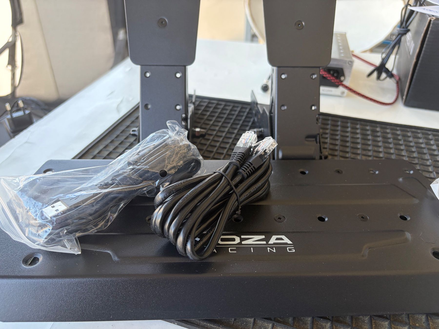 Moza Racing Manettes: Moza R5 pedal set – D'occasion à Stäfa par Dowser 1