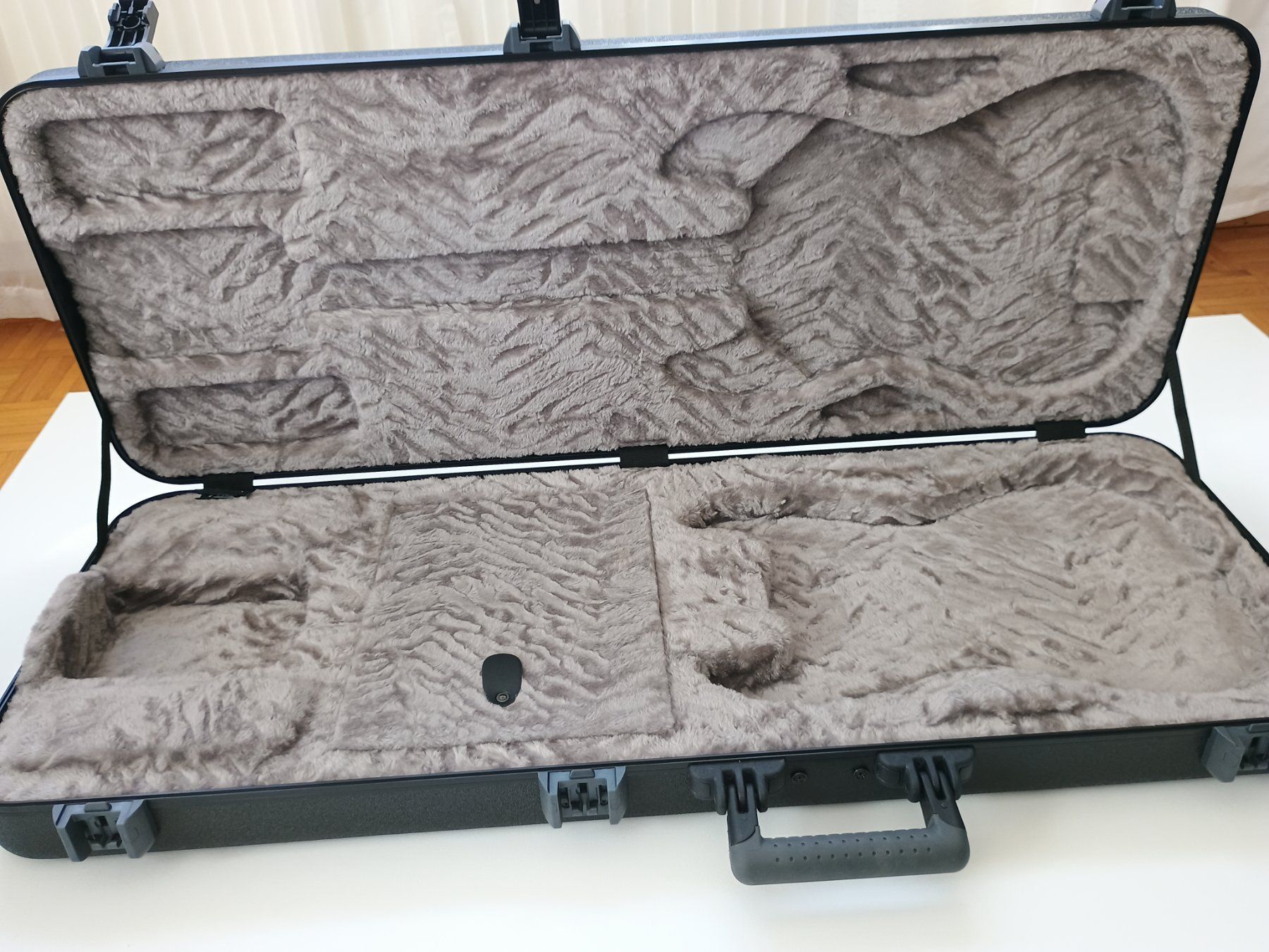 Cover & Protezioni schermo: Deluxe Case - Stratocaster/Telecaster. Neuf! – Usato da Sion venduto da zWild