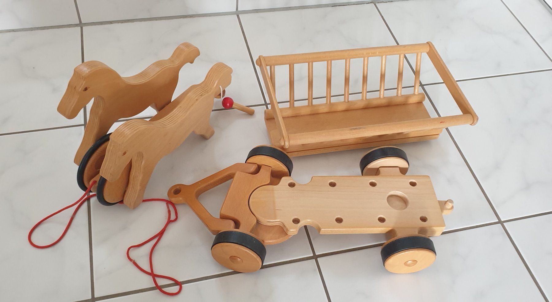 Spielzeuge: Pferdegespann mit Heuwagen aus Holz – Gebraucht aus Meggen von G7957c24 6