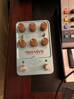 Universal Audio Del-Verb guitar pedal stareo reverb + delay