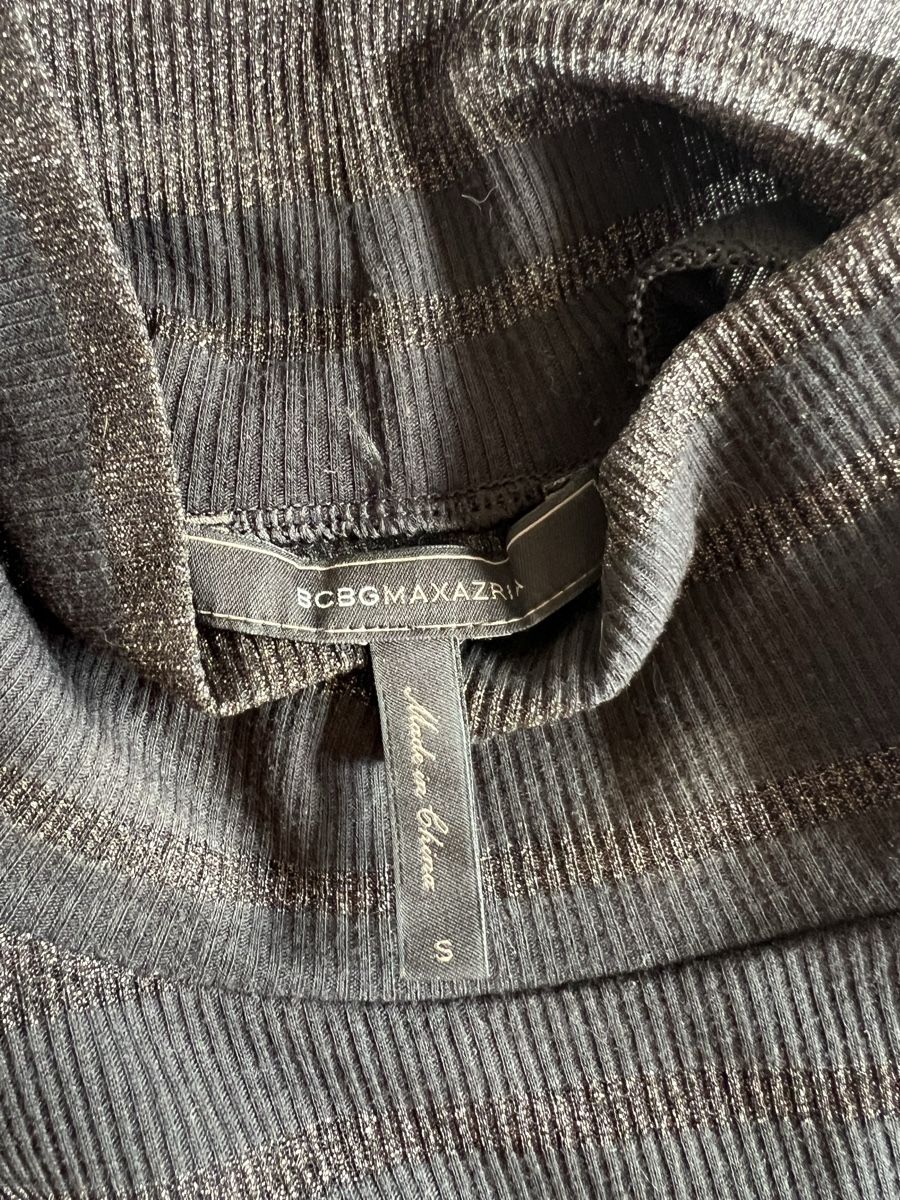 Tops: BCBG turtleneck top  – D'occasion à Zollikon par jud_cmm9 2
