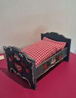 antikes Bett von Dora Kuhn fürs Puppenhaus/Puppenstube