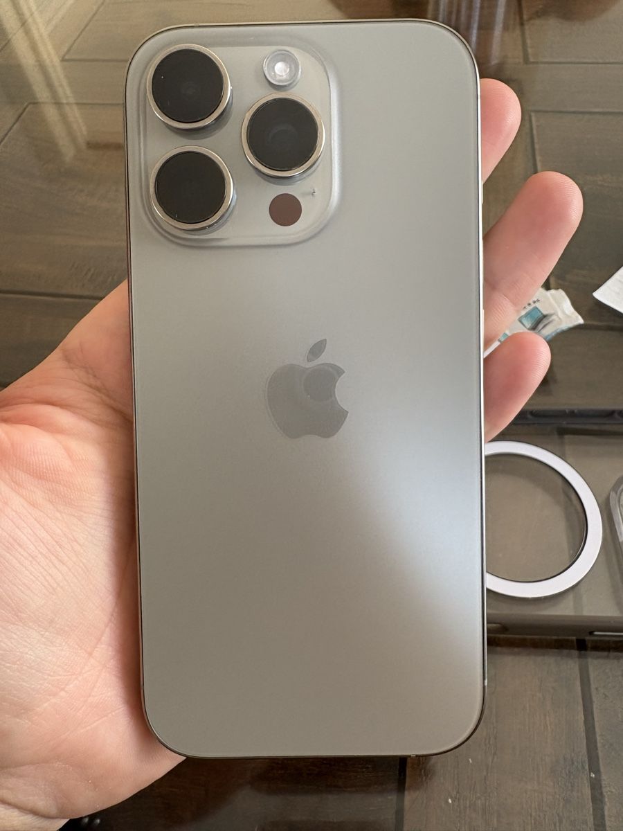 Apple Telefoni cellulari / Smartphones: iPhone 16 pro 128GB - natural titanium – Nuovo (secondo la descrizione) da Le Sentier venduto da Hadorn_11