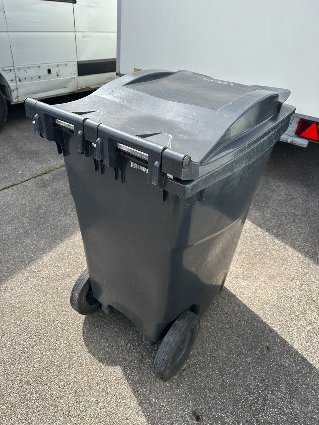 Altro per Ufficio & Commercio: Abfallcontainer 360L, Kunststoff schwarz mit Kippschloss – Usato da Dübendorf venduto da rog_8pqk 1
