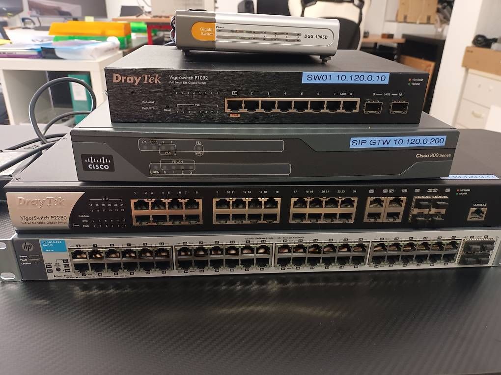 Hubs & Switches: Diversi switch – Défectueux à Caneggio par matte123