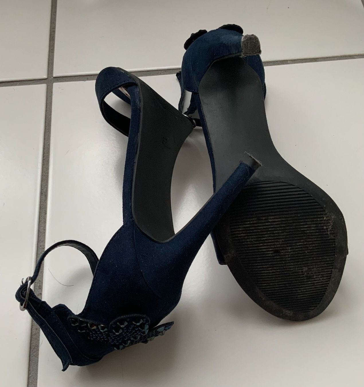 Scarpe da donna: Frauen Schuhe – Usato da Belp venduto da BartkovaS 3