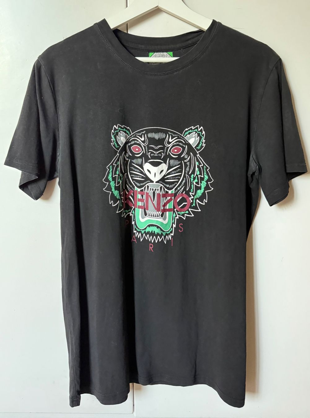 Kenzo T-Shirts: KENZO T-Shirt, Tigerprint, schwarz – Gebraucht aus Wohlen AG von thr_t5x8
