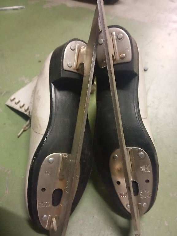 Hudora Schlittschuhe: HUDORA Schlittschuhe gr 34 – Gebraucht aus Basel von Petergunn 2