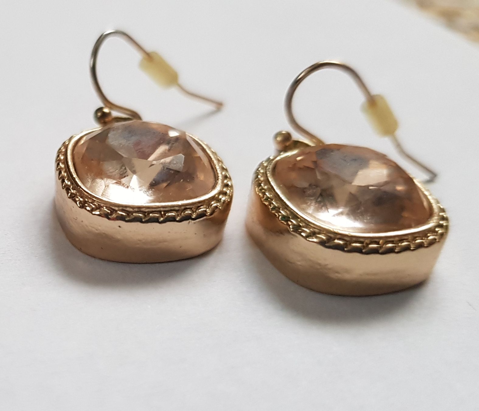 Boucles d'oreille: Hübsche Ohrhänger mit Glasstein – D'occasion à Menznau par Valinor 1