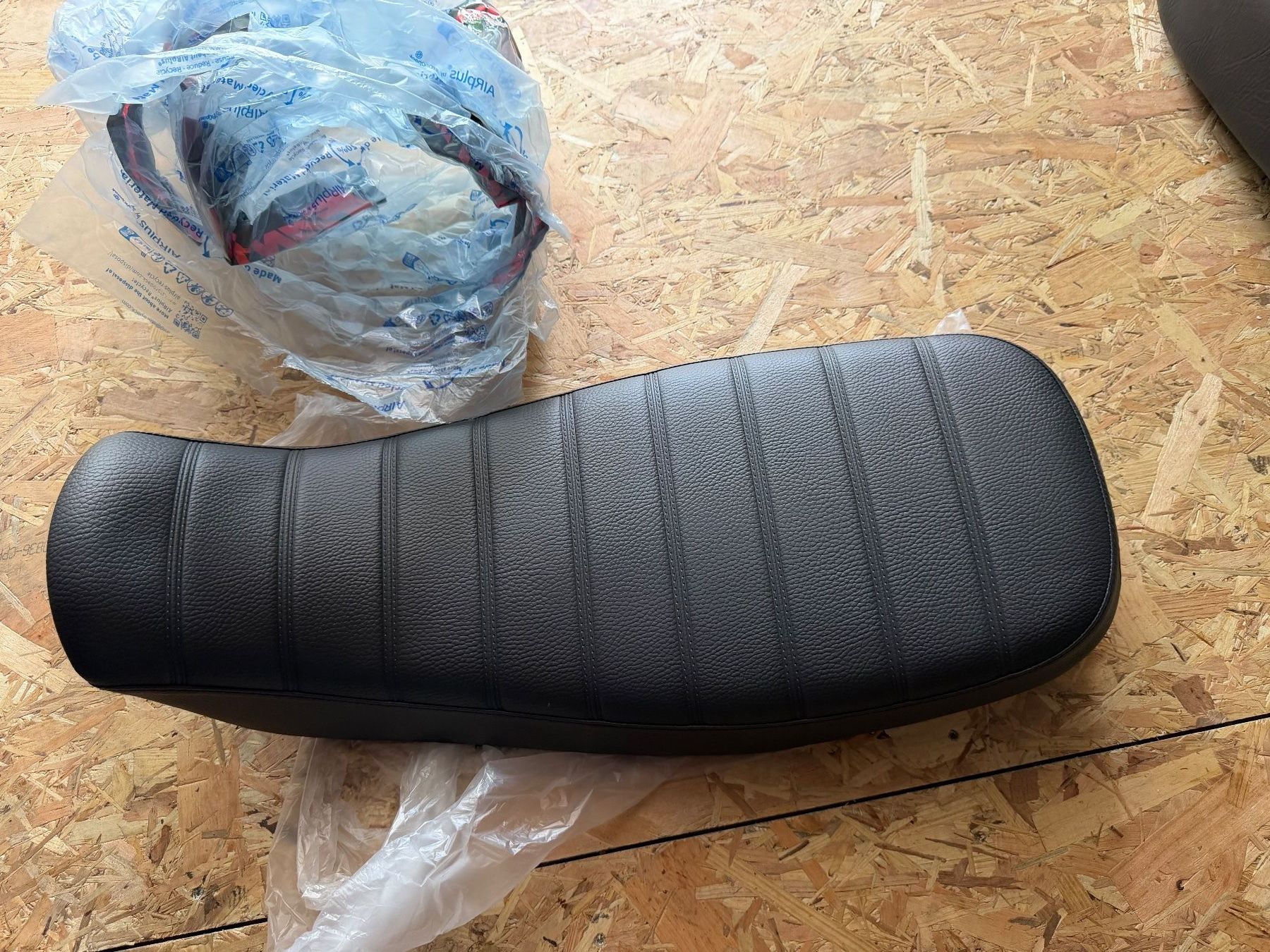 Fantic Tutti i ricambio per moto: Selle Fantic Caballero 500 neuve – Nuovo e nell'imballaggio originale da Fleurier venduto da gal_zg25