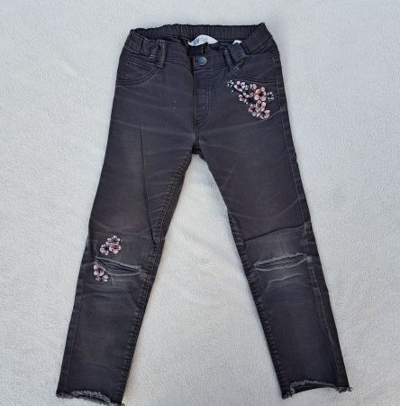Mädchen Jeanshose Gr. 122 mit Blumenmuster