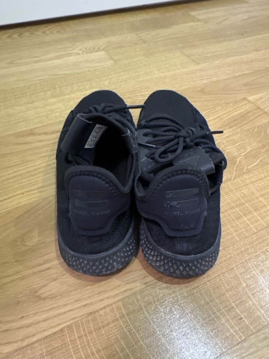 Adidas Herrenschuhe: Adidas Pharrell Williams, Gr. 39.5 – Gebraucht aus Herzogenbuchsee von _jaaanita 1