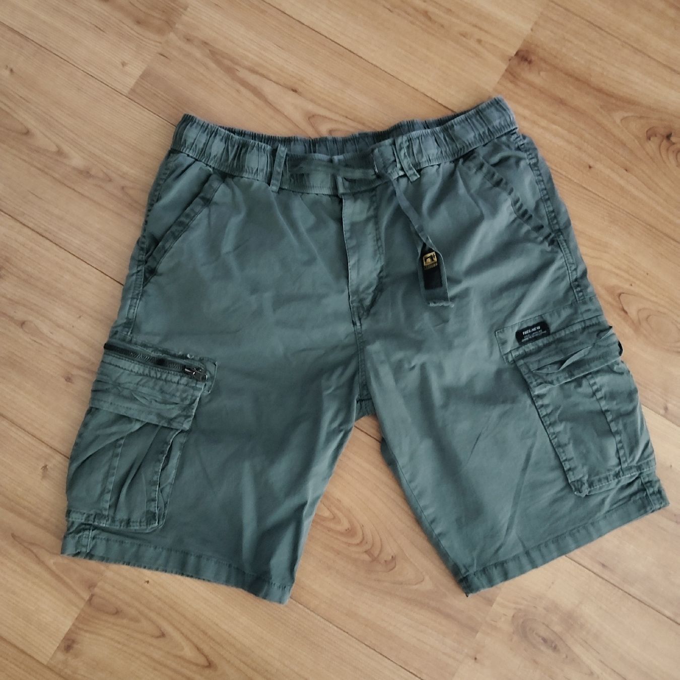Lots de vêtements: shorts men size 52 – Neuf avec emballage d'origine à Eysins par kir_9kz8