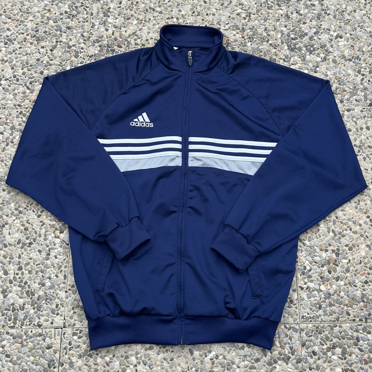 Adidas Vestes: Vintage Adidas Blue Track Jacket – D'occasion à brent par fukusapes