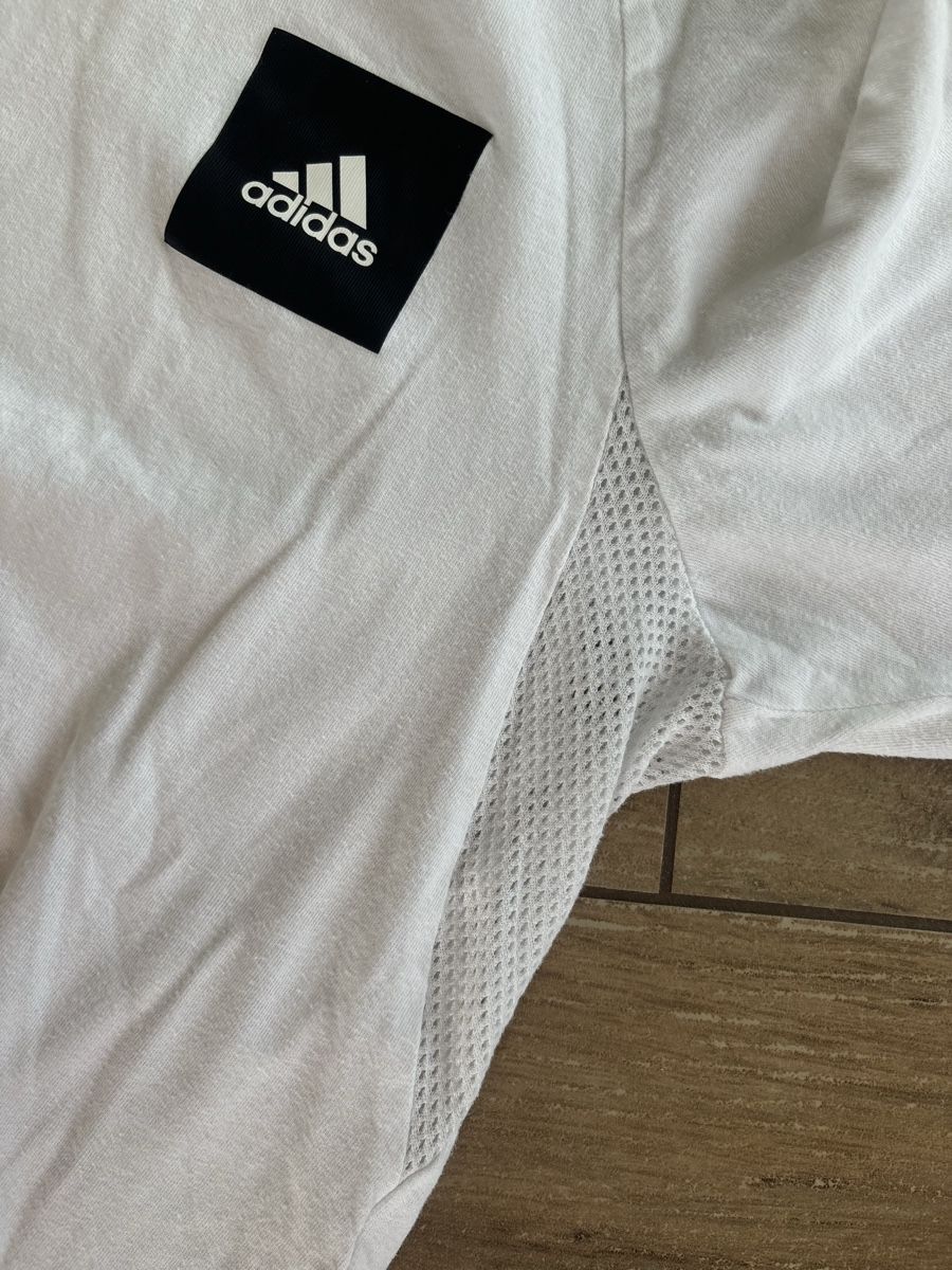 Adidas T-shirt: S_Adidas_sporty design – Usato da St-George venduto da elena27 2