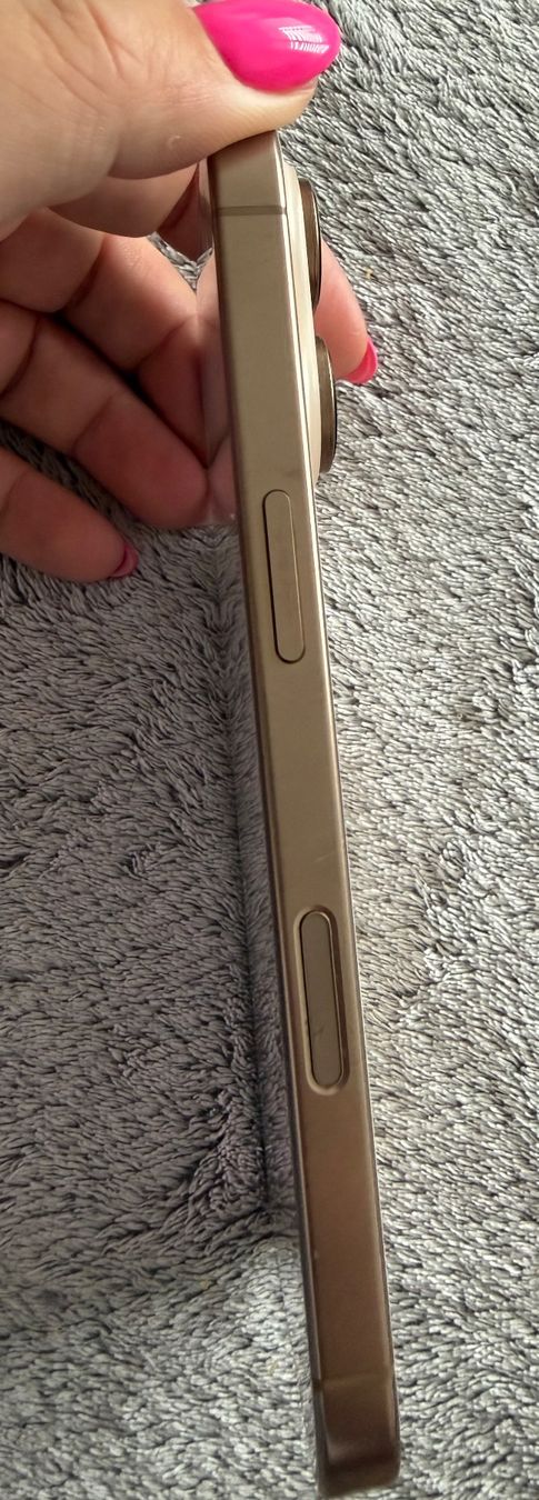 Apple Telefoni cellulari / Smartphones: iPhone 16 Pro 128 Go – État impeccable – Usato da Delémont venduto da Elodie90 2