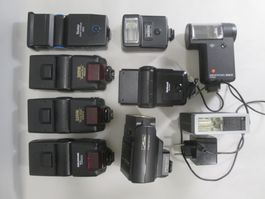 9 Blitzgeräte unterschiedlicher Marken