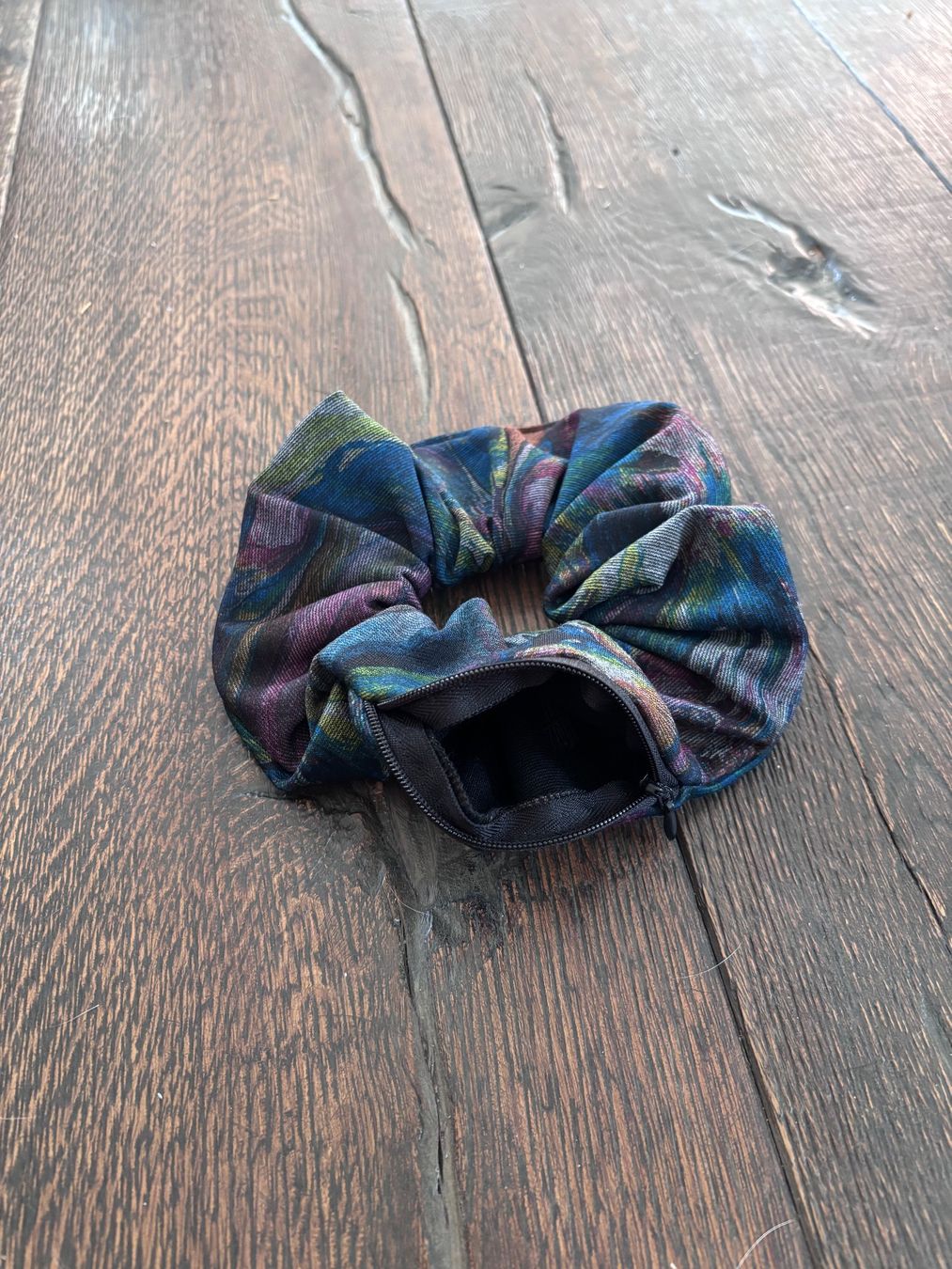 Accessori per capelli: Scrunchie mit Geheimfach – Nuovo (secondo la descrizione) da St. Niklaus VS venduto da loumonrohandmade 1