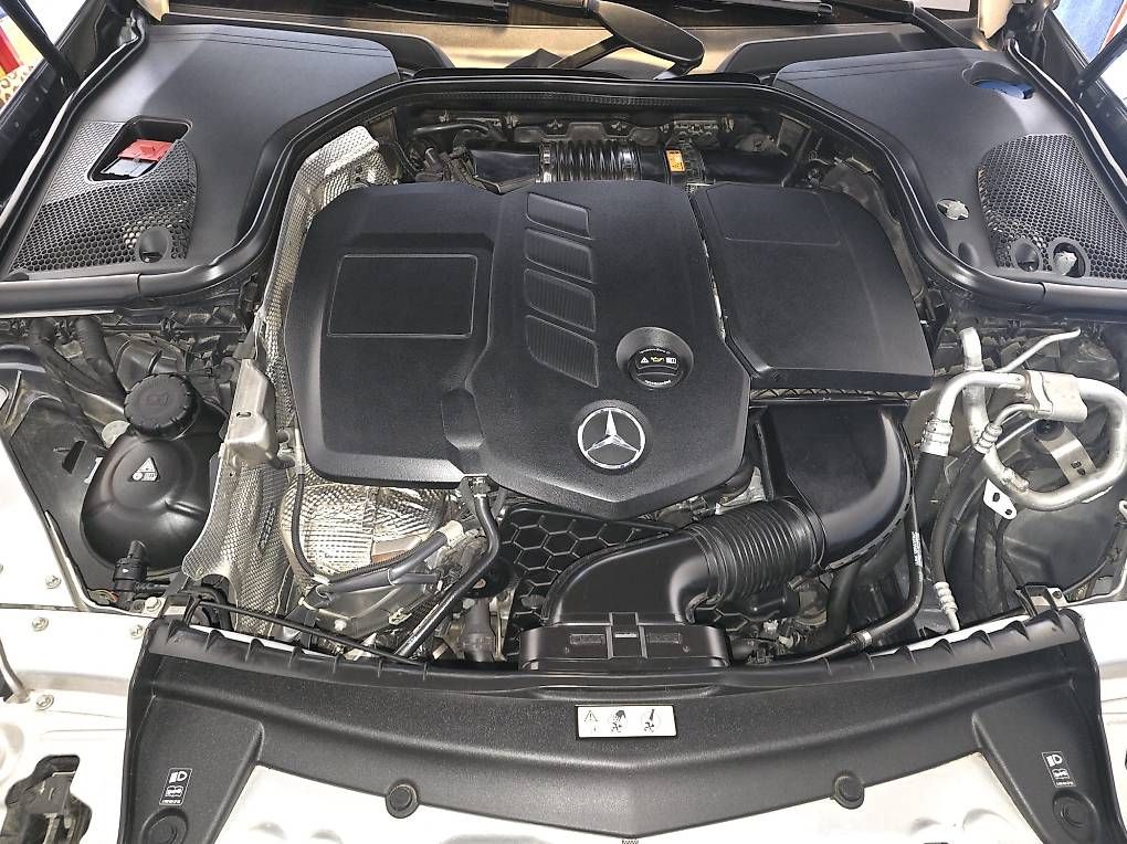 Automobili: Mercedes-Benz E220 – Usato da Rüschlikon venduto da Bopet 4