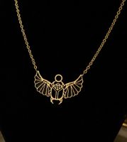 Collier scarabée ailé doré bijou symbolique 