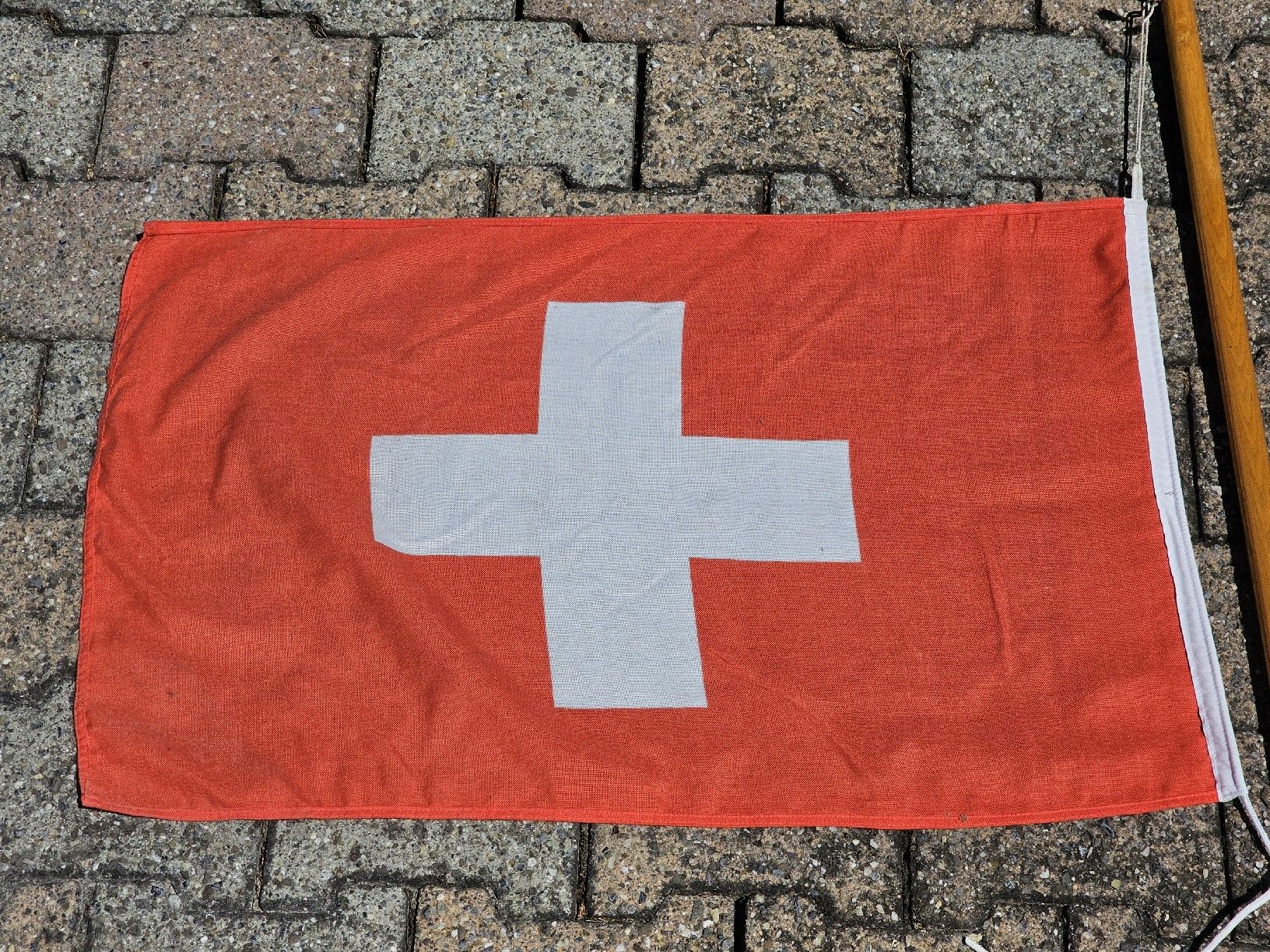 Fahnen: Flaggenstock mit Schweizerfahne – Gebraucht aus Meisterschwanden von Hummer21 1