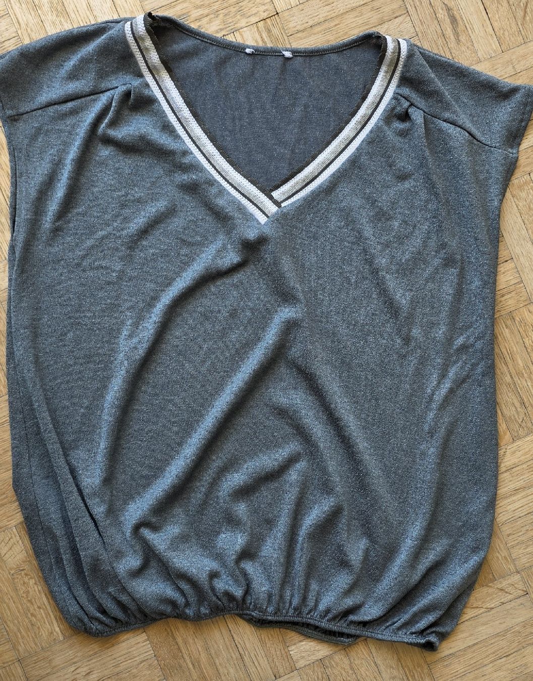 Tops: Tshirt/débardeur taille M/L vert kaki – Gebraucht aus Yverdon-les-Bains von van_dq65 1