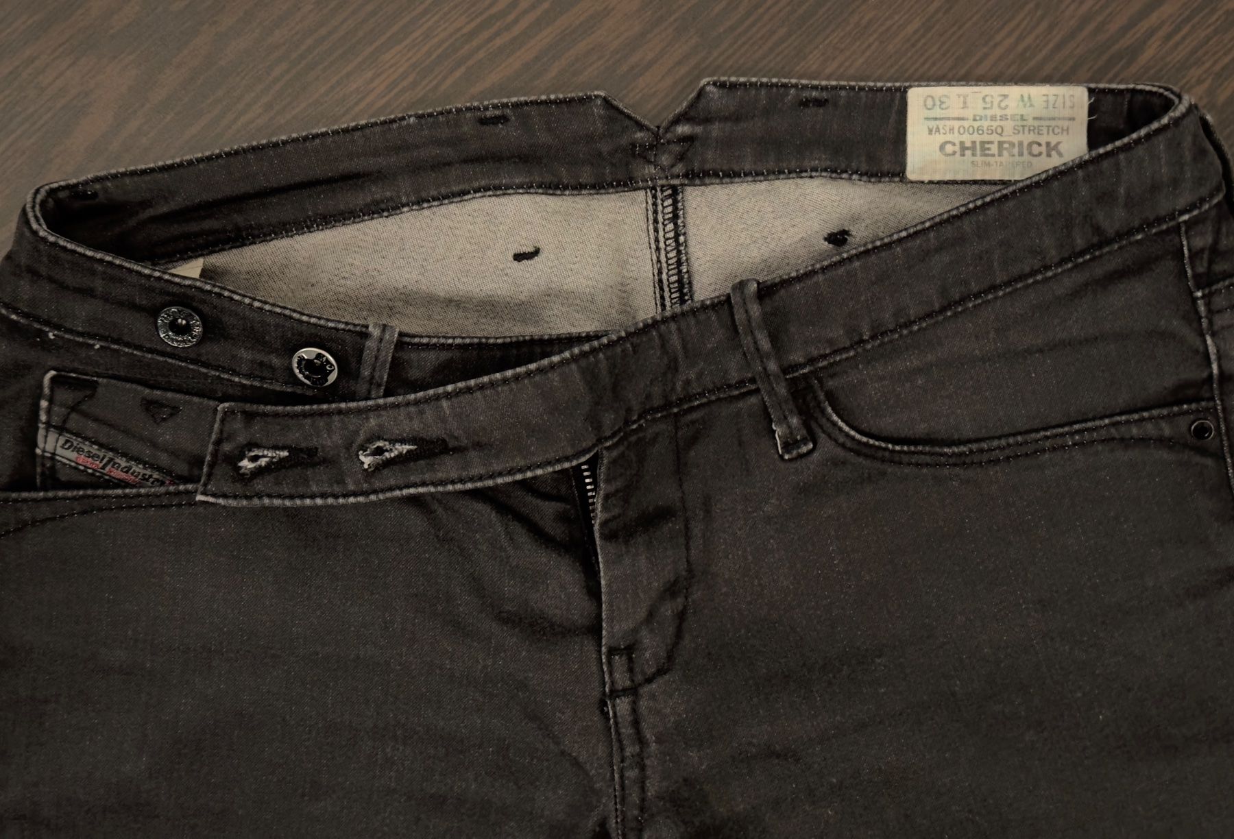Diesel Jeans: Jeans Damen Diesel – Usato da Bolken venduto da viv_52qx 1