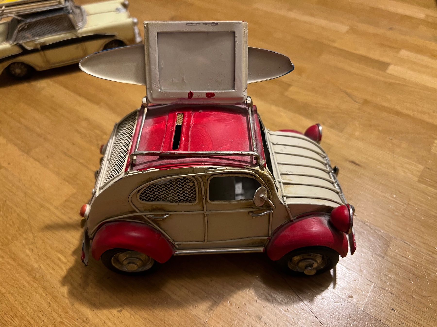 Citroën Modellini d'auto: Spardose: Citroen 2CV Modellauto mit Surfbrett – Usato da Zürich venduto da luc70 1