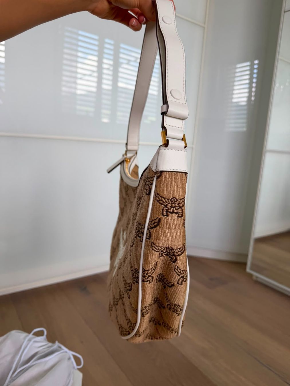 Mcm Borse da donna: Neu Original MCM Ascending Moon Schultertasche – Nuovo (secondo la descrizione) da Wangen SZ venduto da Rol_20 4