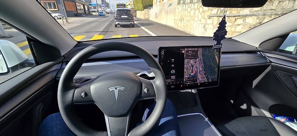Automobili: Tesla Model Y Long Range AWD  Boost  Attelage  Garantie – Usato da Neuchatel venduto da d.holliday 1