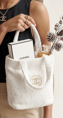 NEW Chanel Cream Tweed Handbag with Gold CC