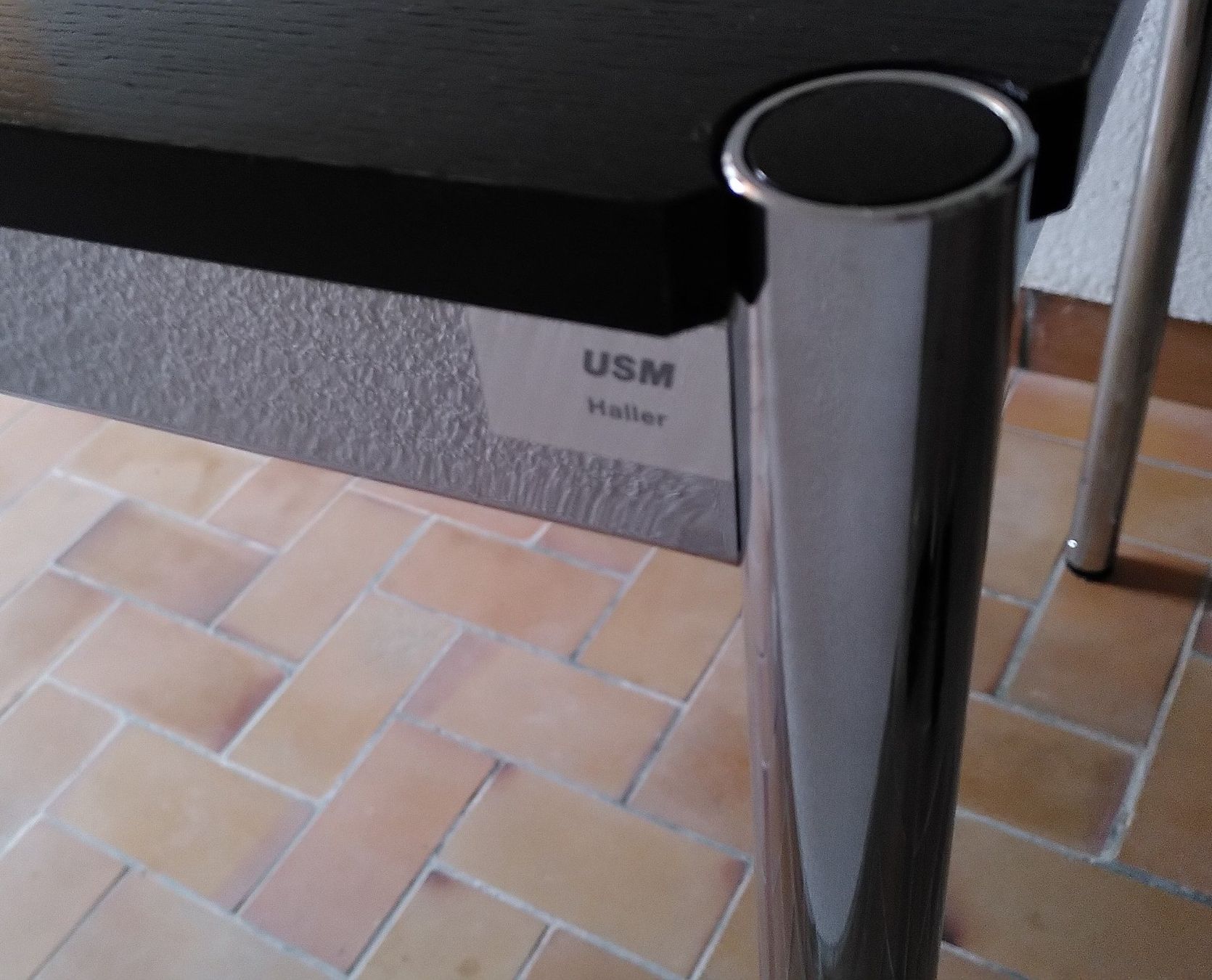 USM Scrivanie: USM Haller Tisch 150x75cm – Usato da Steinmaur venduto da Cberni 6