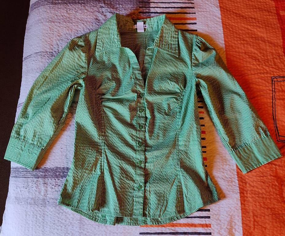 H&M Camicette: Grün-weiss gestreiftes Hemd. – Usato da Schwarzenberg LU venduto da Kryssy81