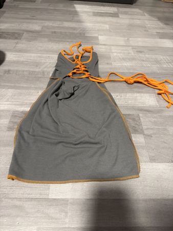Sommer Kleid, grau-orange, Grösse M, neuwertig!