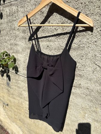 Crepe Trägertop mit speziellem Schleifen Detail schwarz