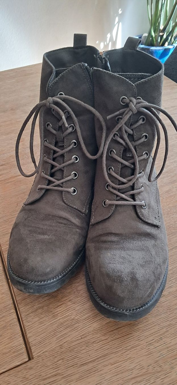 Damenschuhe: Schuhe Gr.42 – Gebraucht aus Nidau von Darkpooh