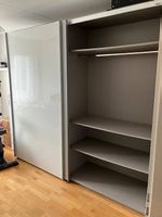 Grosser Schiebetürenschrank